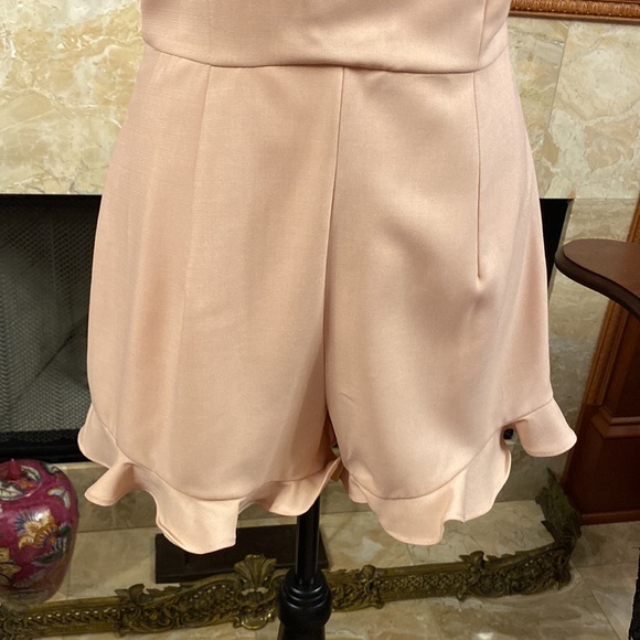 Adorable One Shoulder Romper NWT - Picture 3 of 16